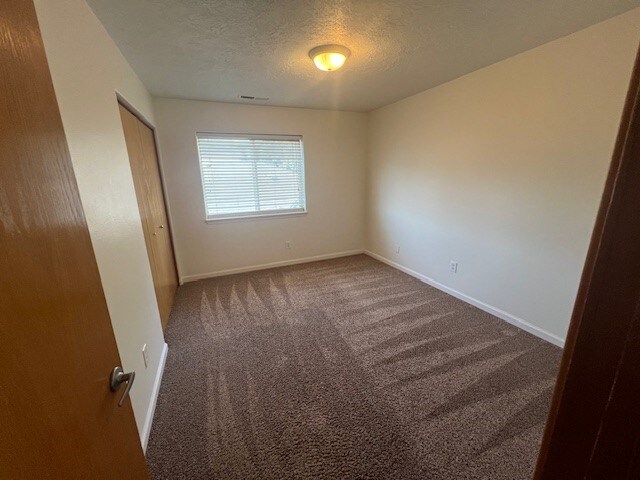 Building Photo - 7403 Shadowwood Ct NE