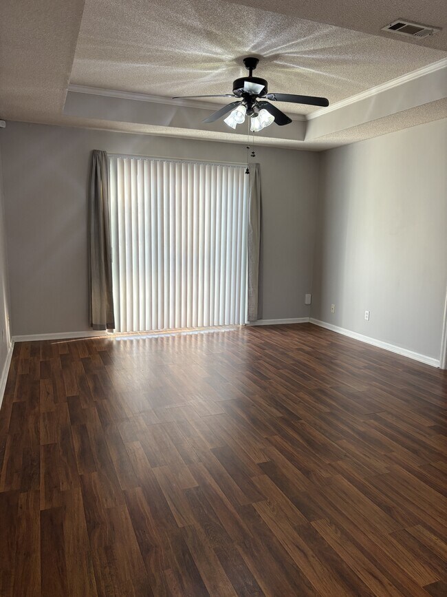 Building Photo - 201 Blue Pool Dr