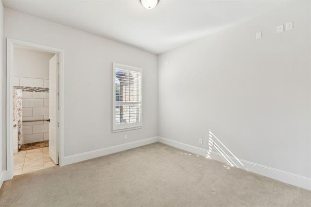 Building Photo - 204 Chisholm Trail