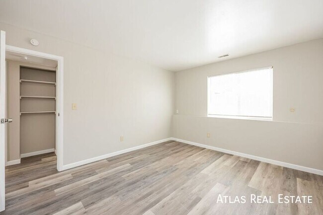 Building Photo - 3310 Cochran Dr