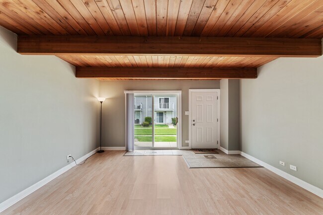 Building Photo - 485 Meadow Green Ln