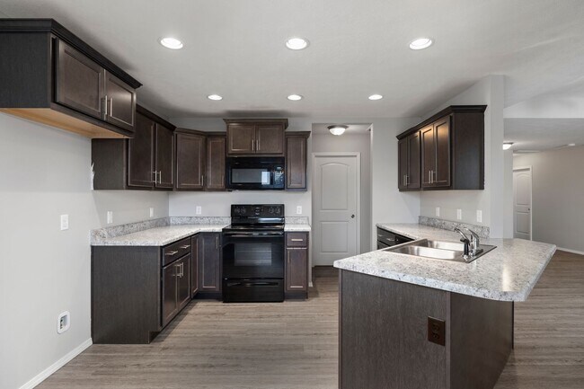 Building Photo - 4 Bedroom Home in Republic with fence!