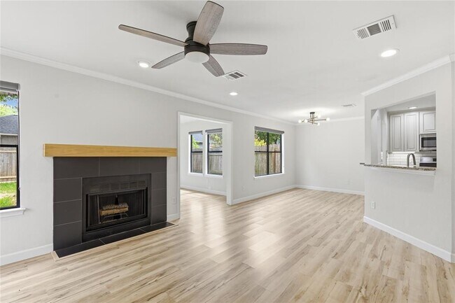 Building Photo - 2326 Dowd Ln