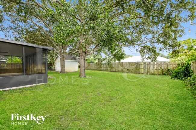 Building Photo - 2278 Hialeah St