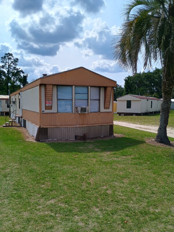 Building Photo - 144 SE Guinevere Ct