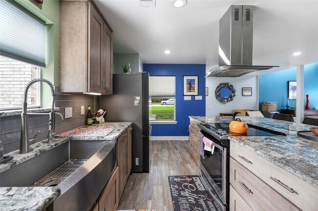 Building Photo - 28831 S Diamondhead