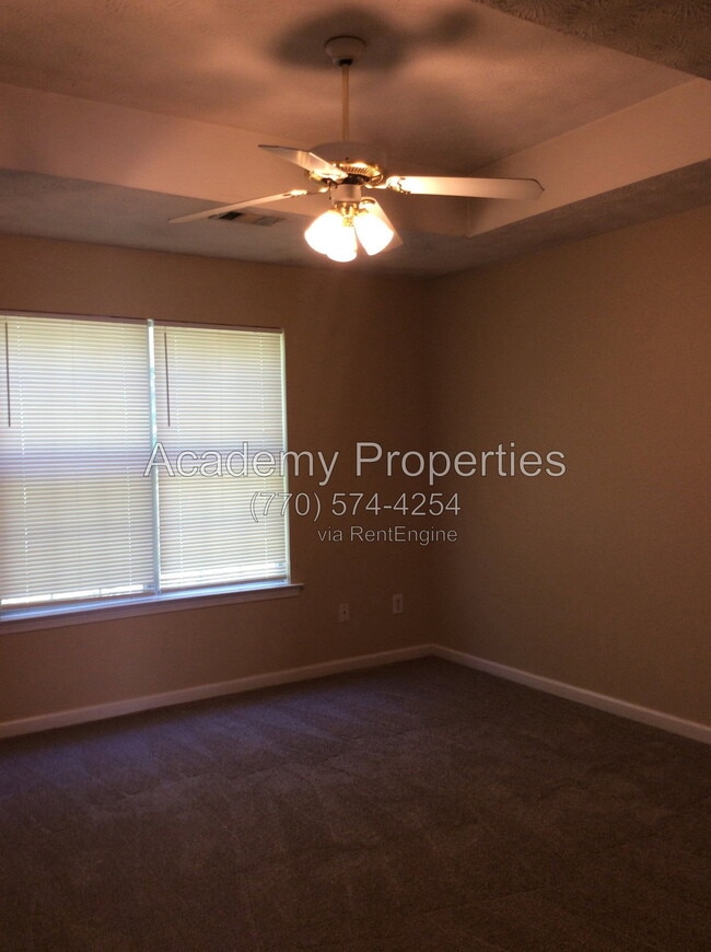 Building Photo - 390 Summer Hill Cir