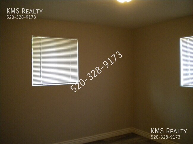 Building Photo - 2321 S Layton Pl