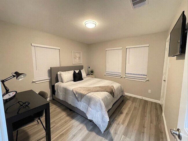 Building Photo - 4326 Alconbury Ln