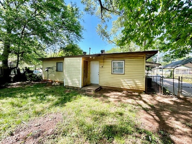 Building Photo - 2433 Shepherd Dr NW