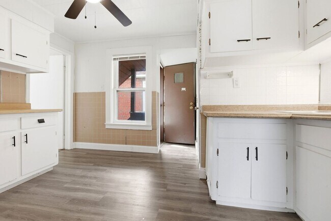 Building Photo - 689 Midland Ave