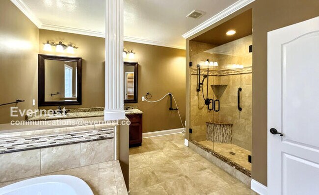 Building Photo - 607 Castle Dr
