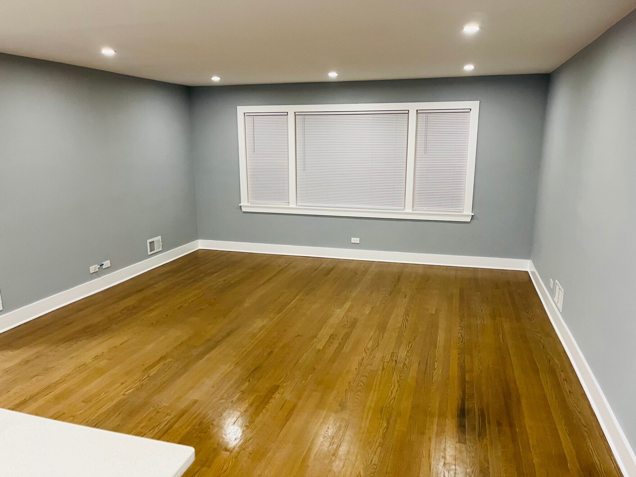 Building Photo - 8212 Kilpatrick Ave