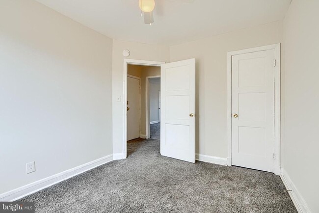 Building Photo - 5626 Midwood Ave