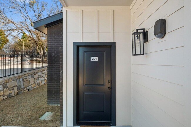 Building Photo - 2450 Wickersham Ln