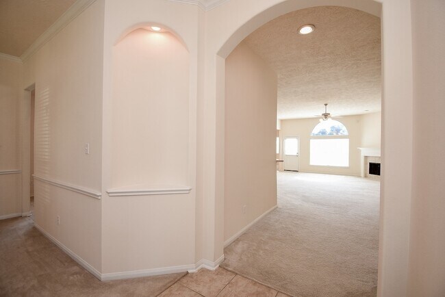 Building Photo - 10727 Gilford Crest Dr