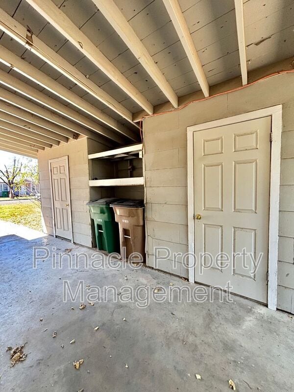 Building Photo - 806 N Jackson St