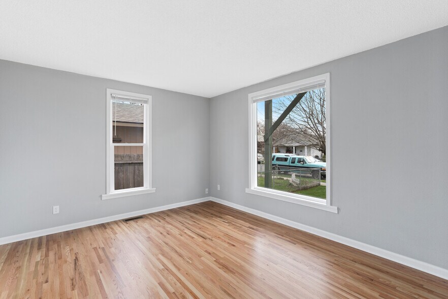 Building Photo - 2124 W College Ave