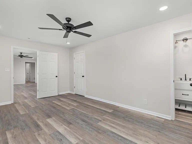 Building Photo - 230 W Oaks Pl