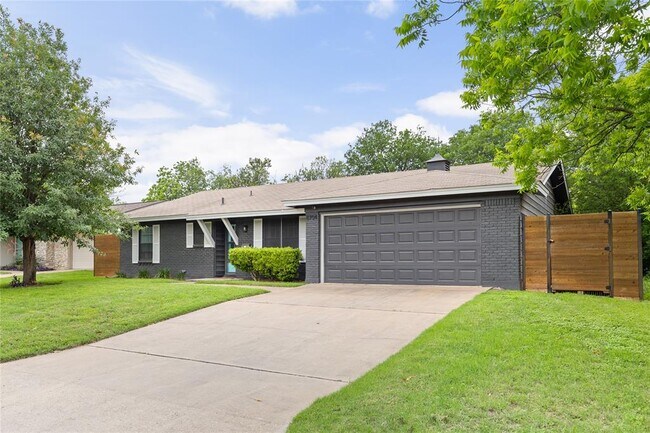 Building Photo - 8704 Clarewood Dr
