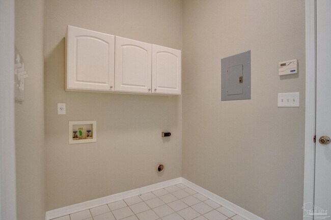 Building Photo - 2042 Hamilton Crossing Dr