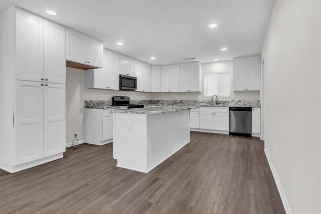 Building Photo - 7695 Freda Ave