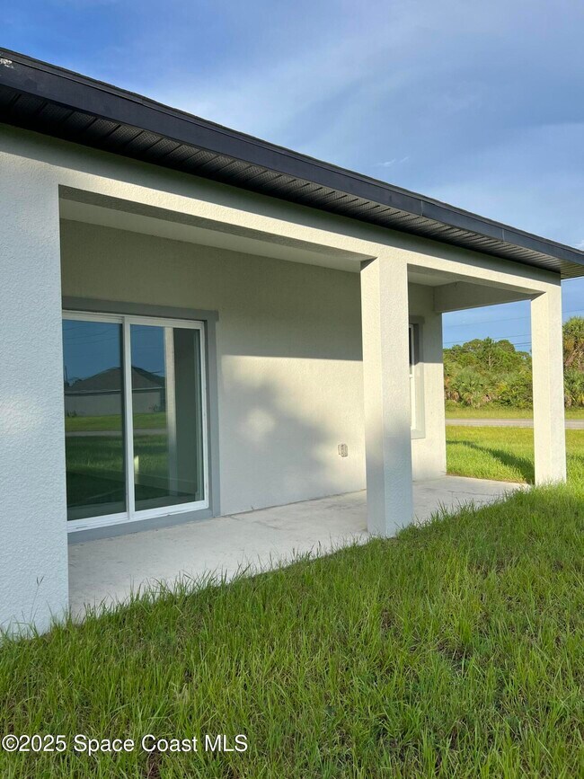 Building Photo - 200 Farley St