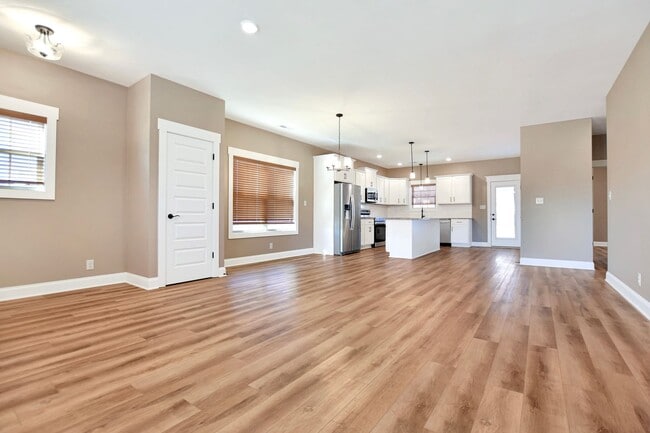 Building Photo - Pet Friendly Three Bedroom!