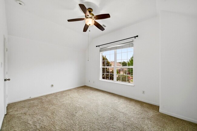 Building Photo - 18431 W Laura Shore Dr