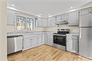 Kitchen - 162 Beach St