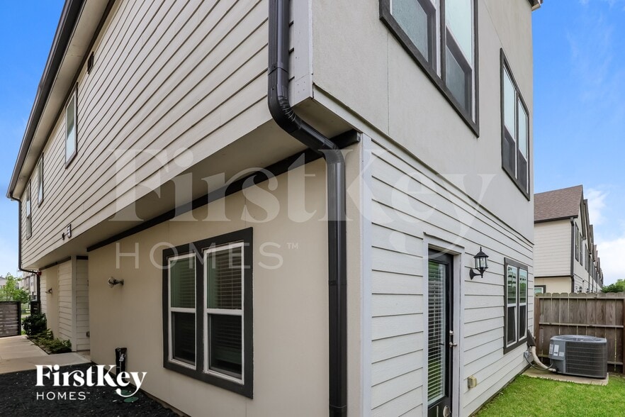 Building Photo - 373 N Centro Cir