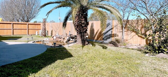 Building Photo - 2910 Sandleigh Dr