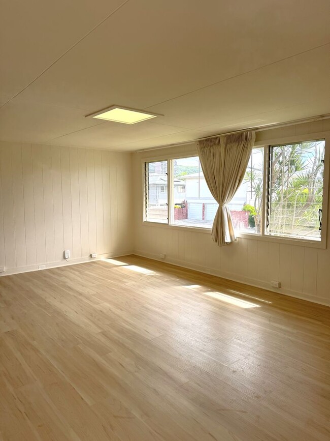 Building Photo - Kaimuki - Renovated Singled Family Home - ...