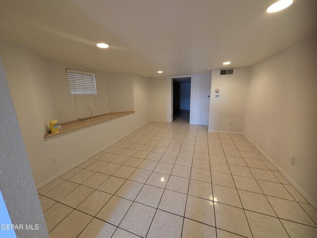 Building Photo - 608 Stewart Ct