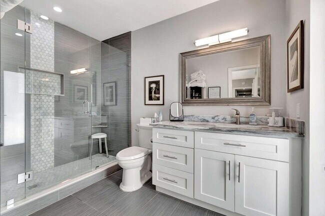 Building Photo - 5660 Golfway Dr