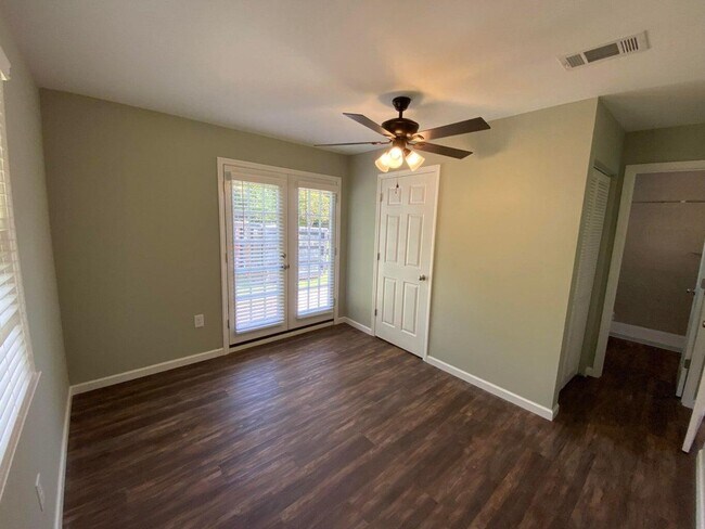 Building Photo - Brick Ranch in Columbia County!