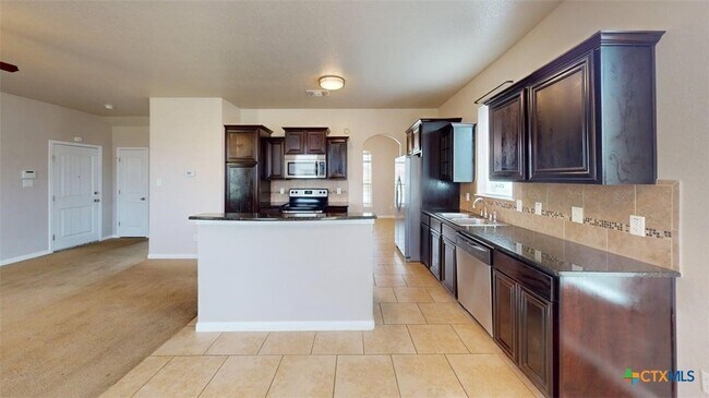 Building Photo - 500 W Libra Dr