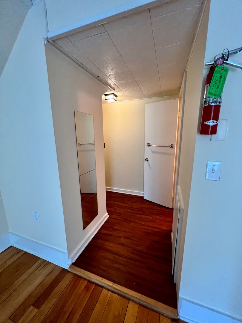 Building Photo - 188 Cliff St