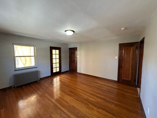 Building Photo - 2351 Ravine St