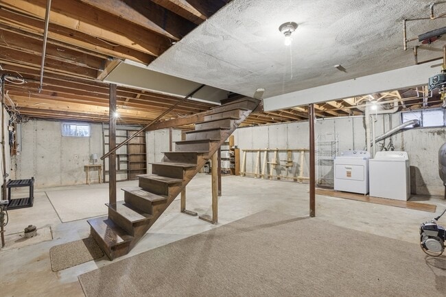 Building Photo - 17 Circle Rd