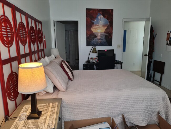 Building Photo - 3421 NW 44th St