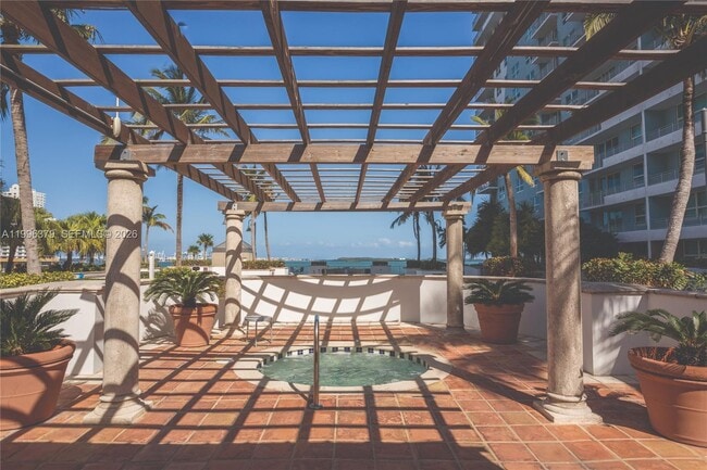 Building Photo - 1111 Brickell Bay Dr