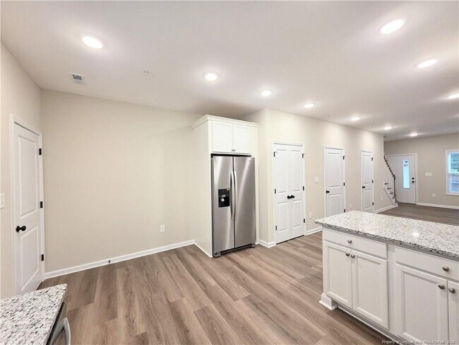 Building Photo - 1511 Fort Bragg Rd