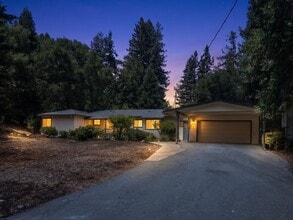 Building Photo - Fabulous single level Lafayette home nestled at the end of a tree-lined drive.