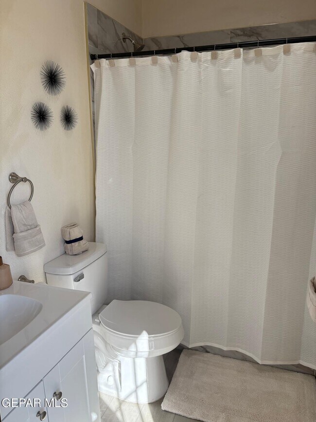 Building Photo - 3418 Pershing Dr