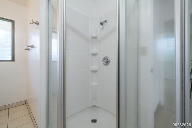 Building Photo - Rarely Available 3-bed/2.5-bath/2-parking Townhouse in Aiea