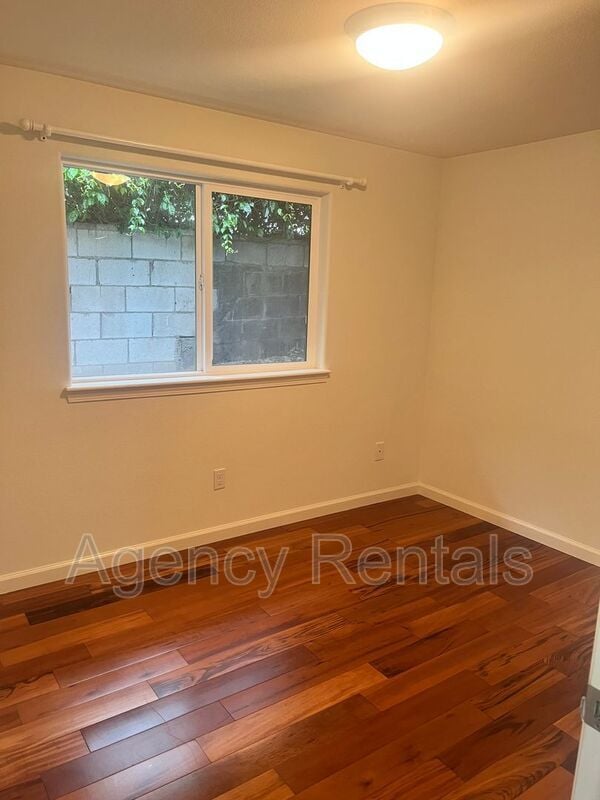 Building Photo - 948 Spencer St