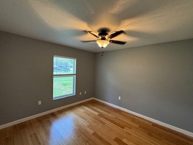 Building Photo - Beautifully Renovated Home In the Shores  3/2/2 **WON"T LAST**