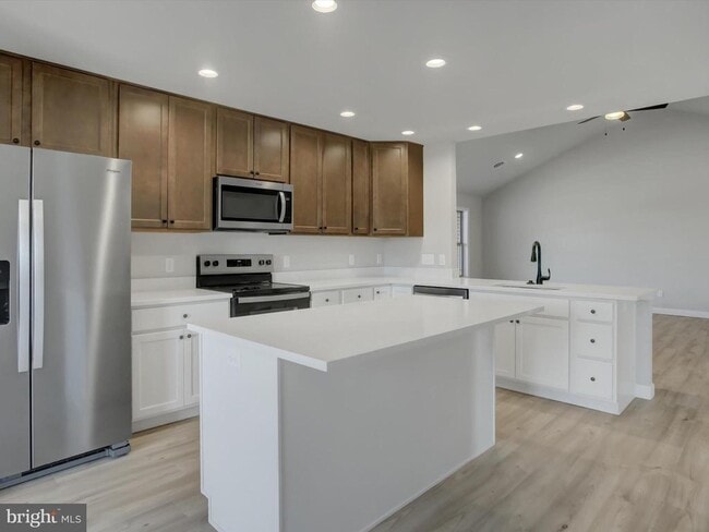 Building Photo - 828 Shadyside Dr