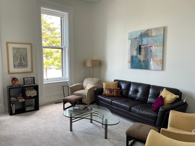 LR - 225 Riverside Dr